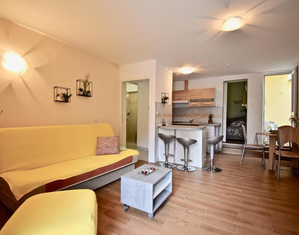 Holiday Apartments เมดูลิน ภายนอก รูปภาพ